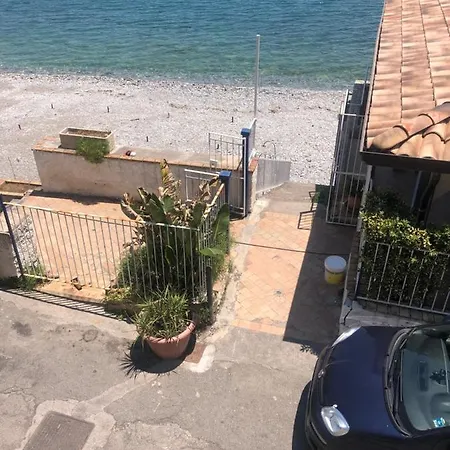Beach Apartment *